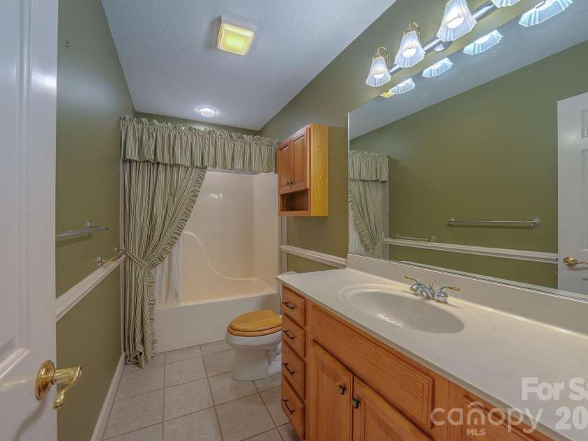 5 Kari Circle, Candler, NC 28715.  MLS# CAR4412820, YatesRealty ID 43469. 