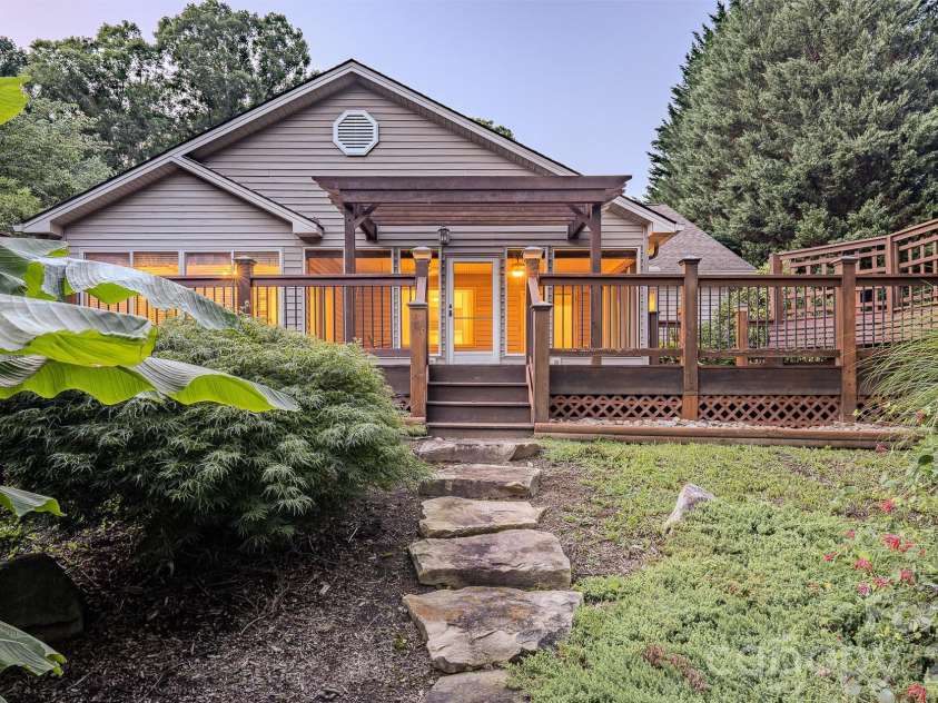 5 Kari Circle, Candler, NC 28715.  MLS# CAR4412820, YatesRealty ID 43469. 