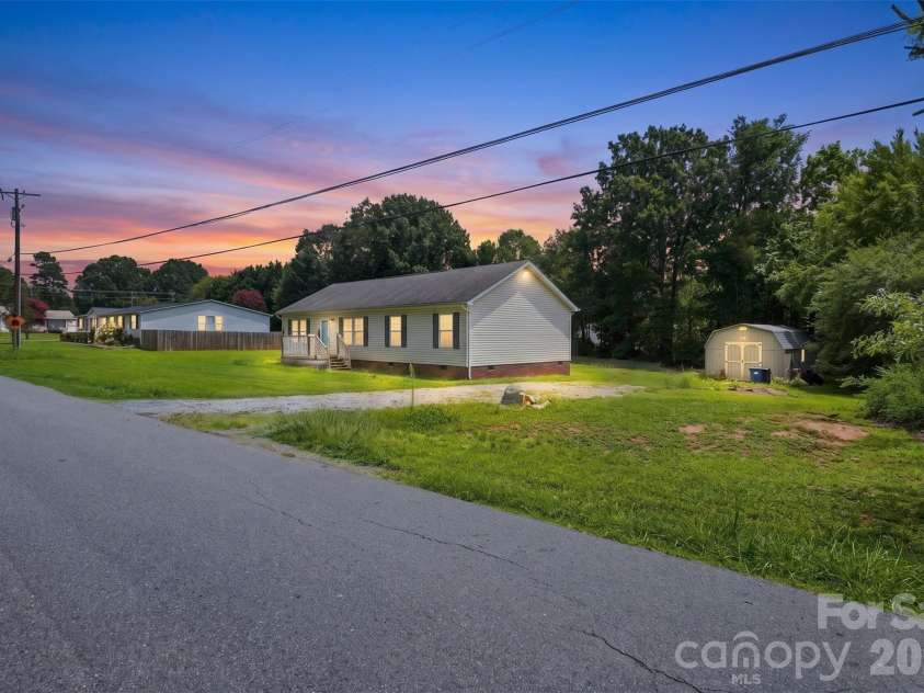 121 Pine State Road, Troutman, NC 28166.  MLS# CAR4408362, YatesRealty ID 43470. 