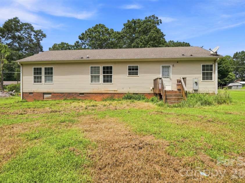 121 Pine State Road, Troutman, NC 28166.  MLS# CAR4408362, YatesRealty ID 43470. 
