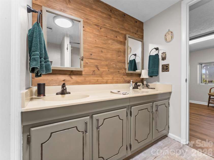 32 Uloque Court, Brevard, NC 28712.  MLS# CAR4408431, YatesRealty ID 43472. 