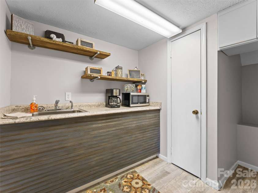 32 Uloque Court, Brevard, NC 28712.  MLS# CAR4408431, YatesRealty ID 43472. 