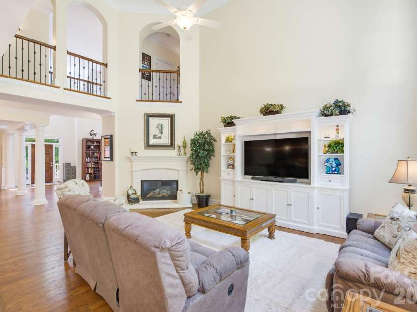 16506 Doves Canyon Lane, Charlotte, NC 28278.  MLS# CAR4410275, YatesRealty ID 43473. 