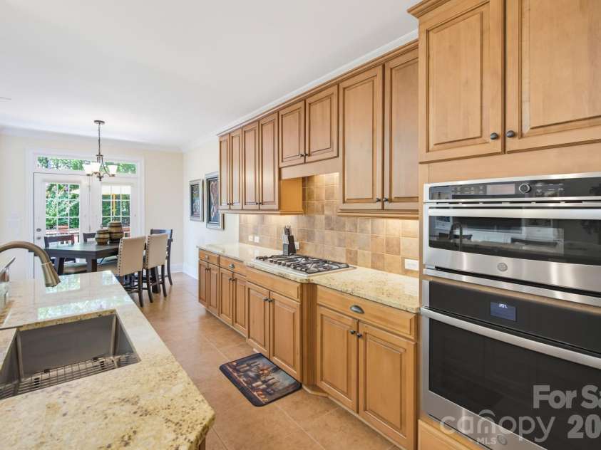 16506 Doves Canyon Lane, Charlotte, NC 28278.  MLS# CAR4410275, YatesRealty ID 43473. 