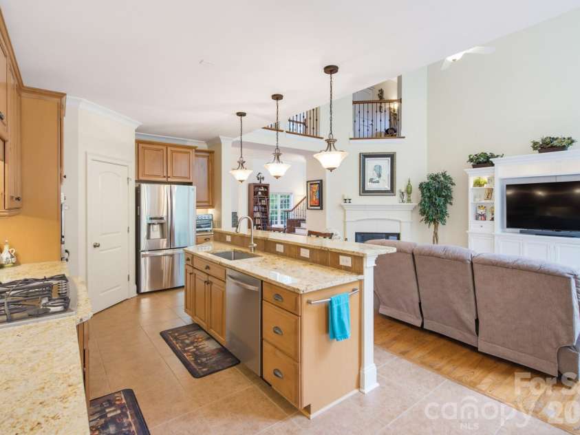 16506 Doves Canyon Lane, Charlotte, NC 28278.  MLS# CAR4410275, YatesRealty ID 43473. 