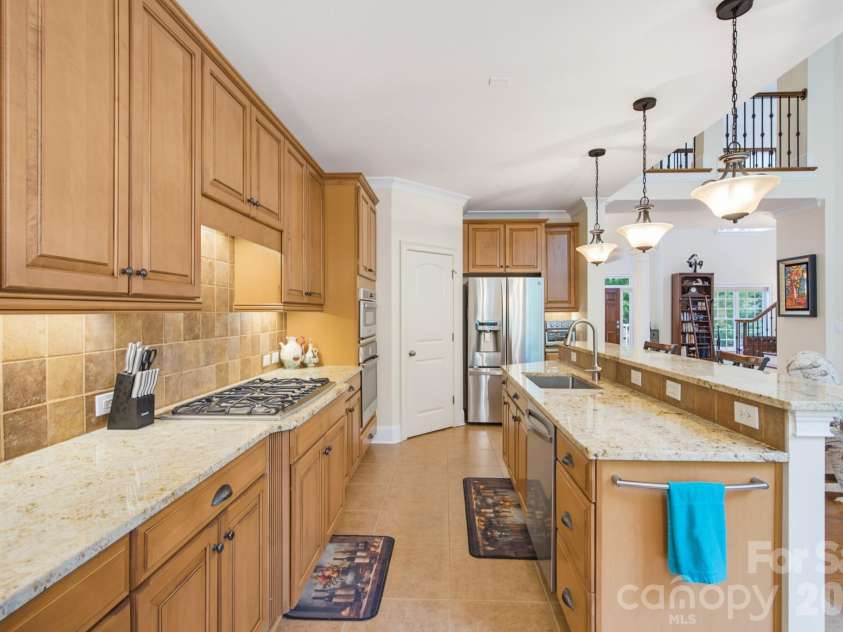 16506 Doves Canyon Lane, Charlotte, NC 28278.  MLS# CAR4410275, YatesRealty ID 43473. 