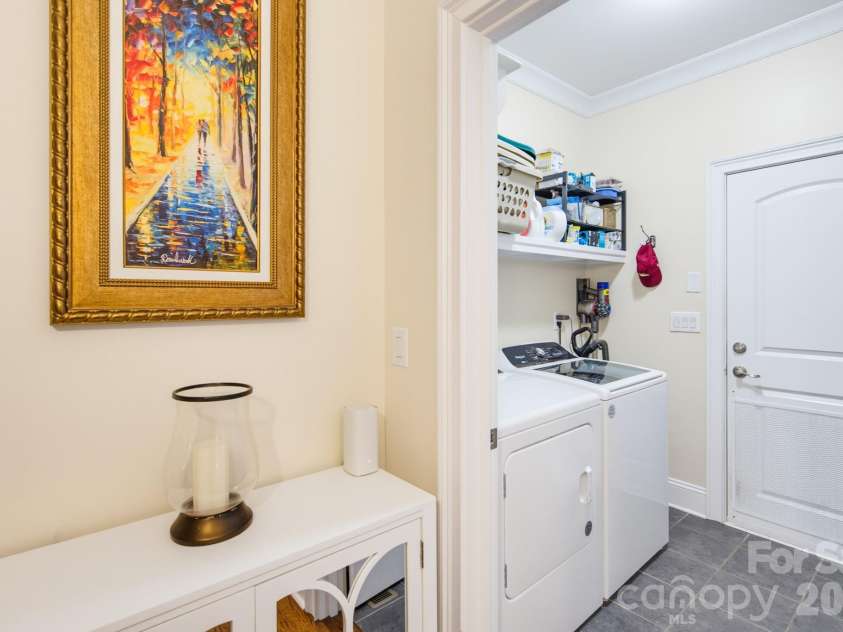 16506 Doves Canyon Lane, Charlotte, NC 28278.  MLS# CAR4410275, YatesRealty ID 43473. 