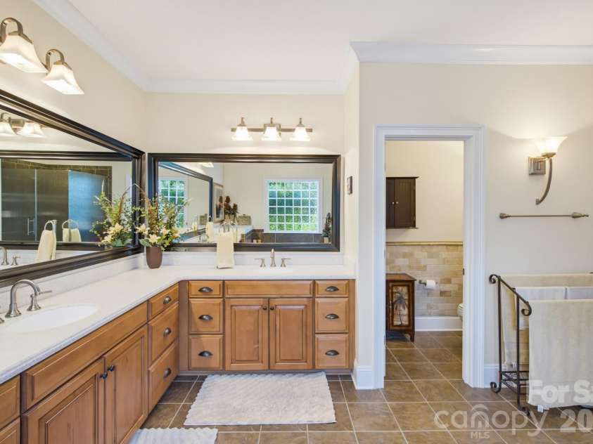 16506 Doves Canyon Lane, Charlotte, NC 28278.  MLS# CAR4410275, YatesRealty ID 43473. 
