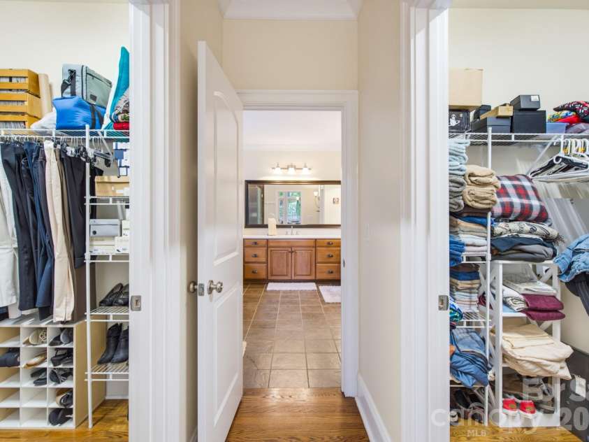 16506 Doves Canyon Lane, Charlotte, NC 28278.  MLS# CAR4410275, YatesRealty ID 43473. 