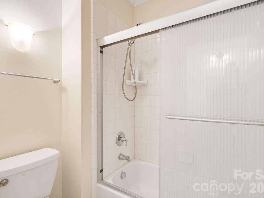 16506 Doves Canyon Lane, Charlotte, NC 28278.  MLS# CAR4410275, YatesRealty ID 43473. 