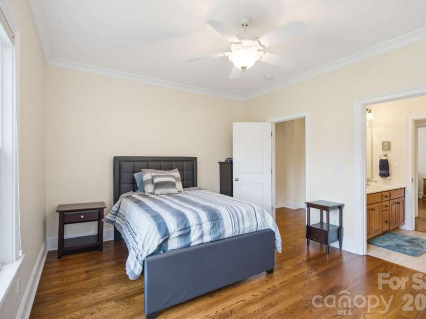 16506 Doves Canyon Lane, Charlotte, NC 28278.  MLS# CAR4410275, YatesRealty ID 43473. 