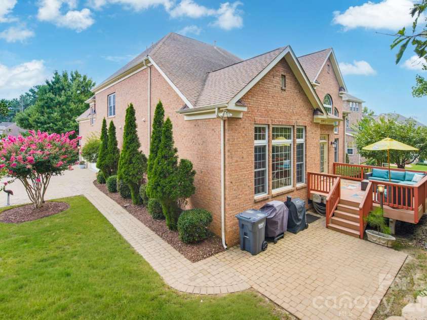 16506 Doves Canyon Lane, Charlotte, NC 28278.  MLS# CAR4410275, YatesRealty ID 43473. 