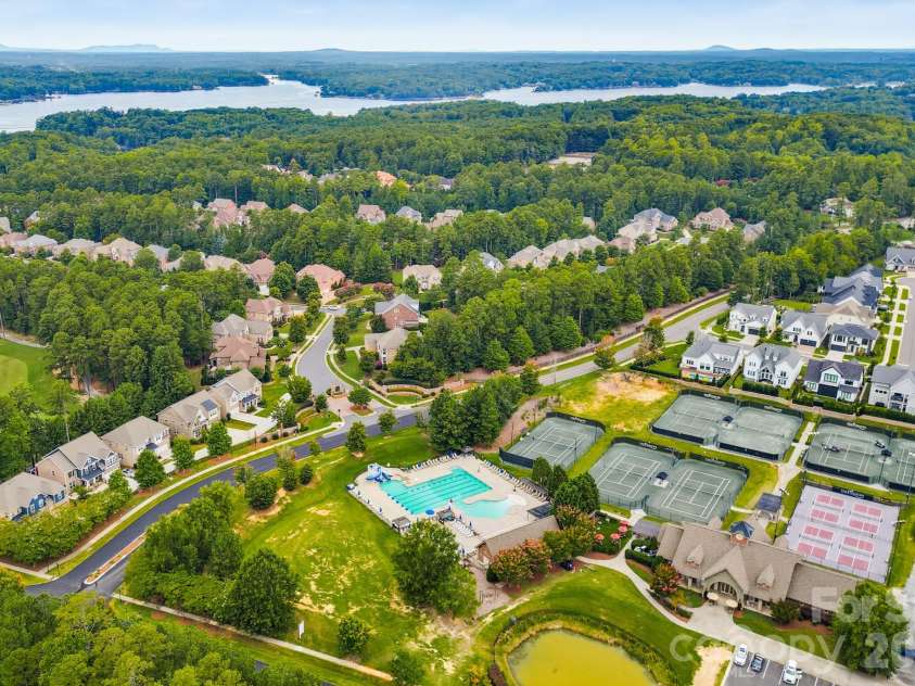 16506 Doves Canyon Lane, Charlotte, NC 28278.  MLS# CAR4410275, YatesRealty ID 43473. 
