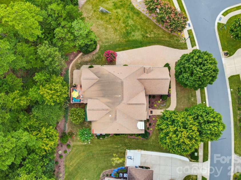 16506 Doves Canyon Lane, Charlotte, NC 28278.  MLS# CAR4410275, YatesRealty ID 43473. 