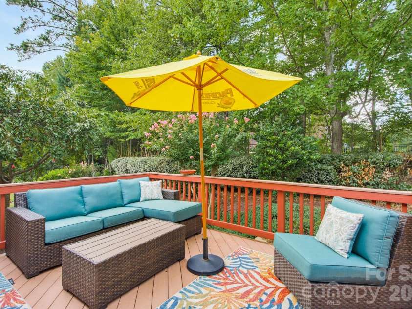 16506 Doves Canyon Lane, Charlotte, NC 28278.  MLS# CAR4410275, YatesRealty ID 43473. 