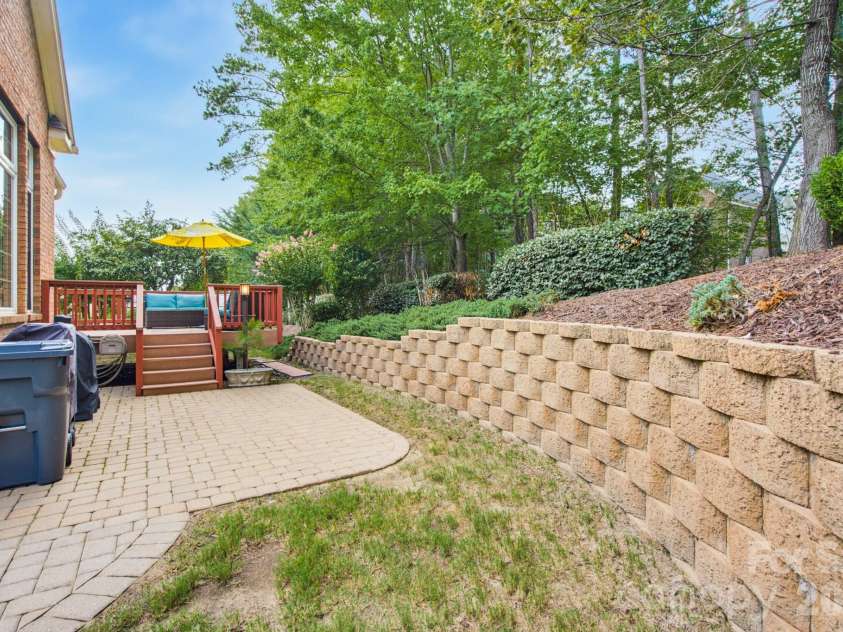 16506 Doves Canyon Lane, Charlotte, NC 28278.  MLS# CAR4410275, YatesRealty ID 43473. 