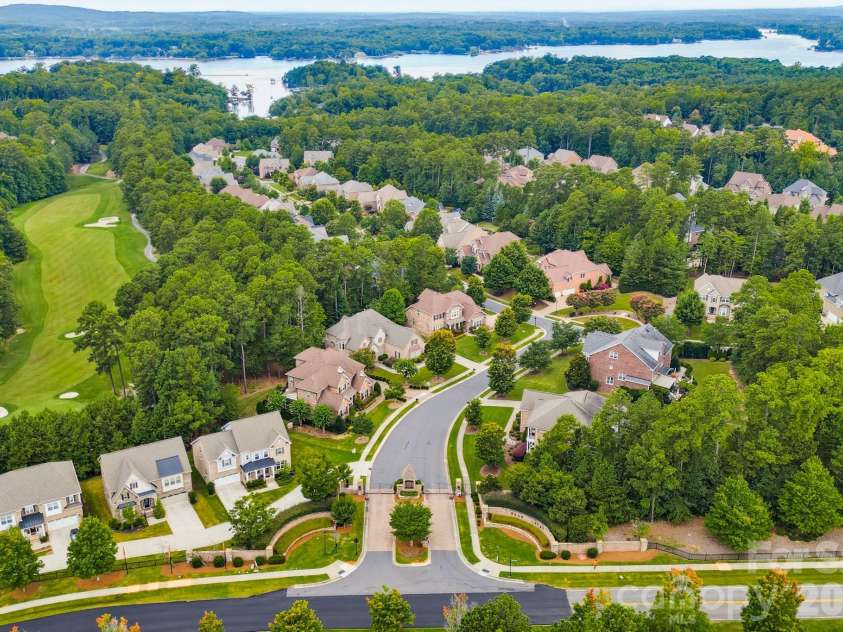 16506 Doves Canyon Lane, Charlotte, NC 28278.  MLS# CAR4410275, YatesRealty ID 43473. 