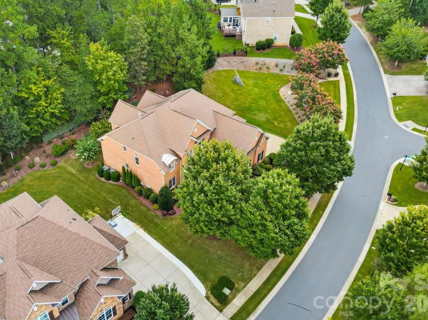 16506 Doves Canyon Lane, Charlotte, NC 28278.  MLS# CAR4410275, YatesRealty ID 43473. 