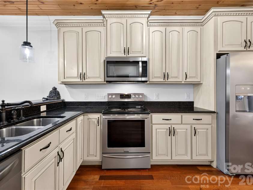 9232 Aloysia Lane, Charlotte, NC 28269.  MLS# CAR4405018, YatesRealty ID 43474. 