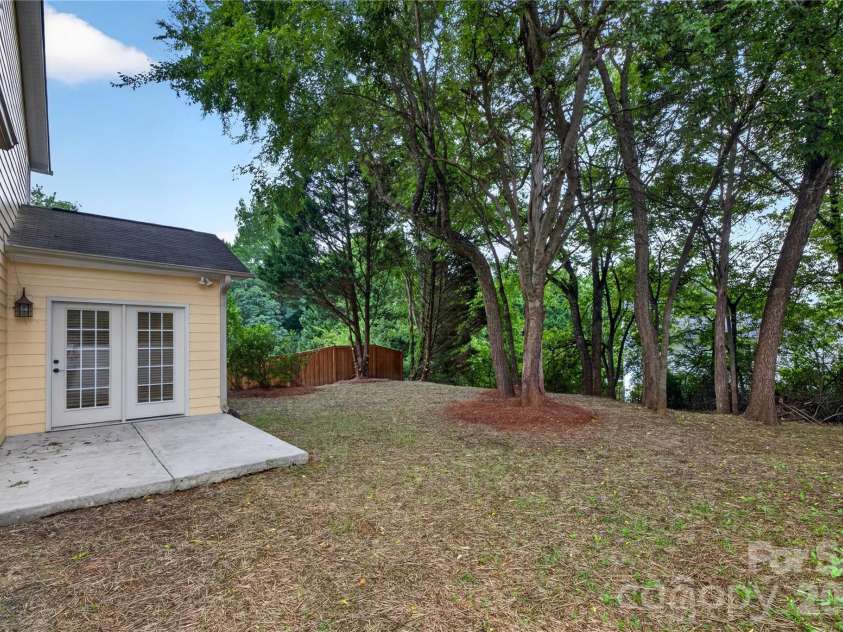 9232 Aloysia Lane, Charlotte, NC 28269.  MLS# CAR4405018, YatesRealty ID 43474. 