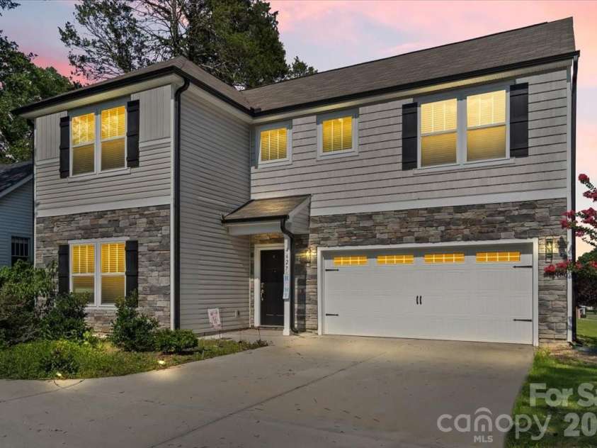 4627 Shattalon Drive, Winston Salem, NC 27106.  MLS# CAR4407534, YatesRealty ID 43478. 
