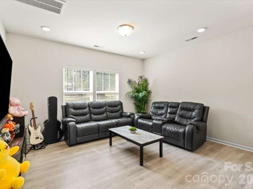 4627 Shattalon Drive, Winston Salem, NC 27106.  MLS# CAR4407534, YatesRealty ID 43478. 