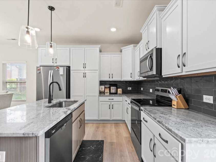 4627 Shattalon Drive, Winston Salem, NC 27106.  MLS# CAR4407534, YatesRealty ID 43478. 