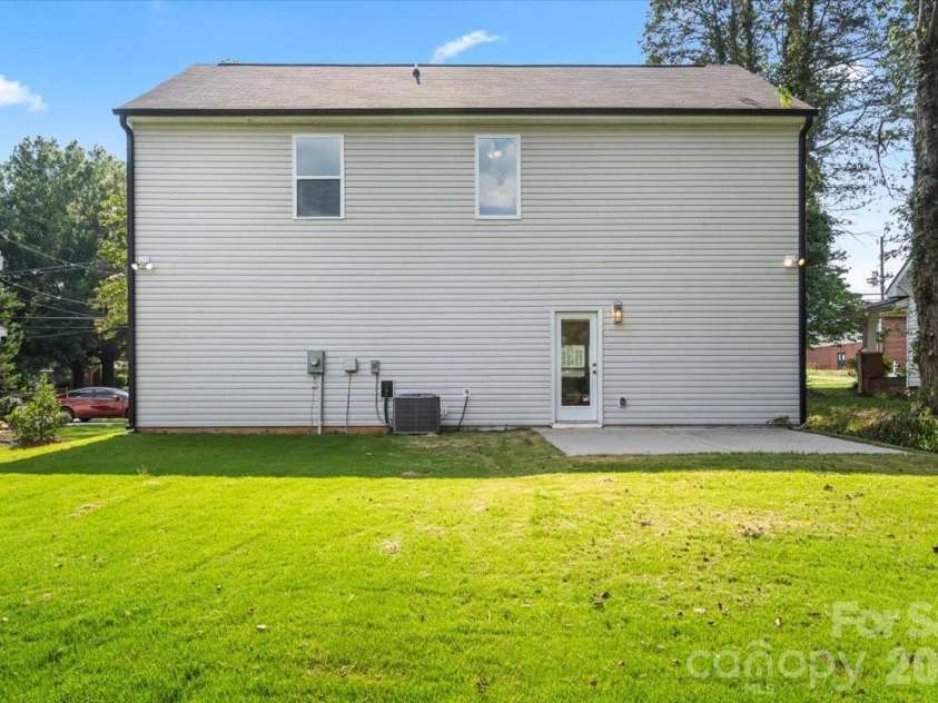 4627 Shattalon Drive, Winston Salem, NC 27106.  MLS# CAR4407534, YatesRealty ID 43478. 