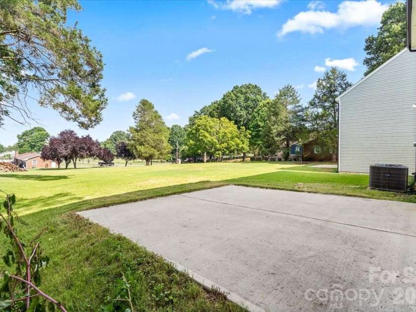 4627 Shattalon Drive, Winston Salem, NC 27106.  MLS# CAR4407534, YatesRealty ID 43478. 