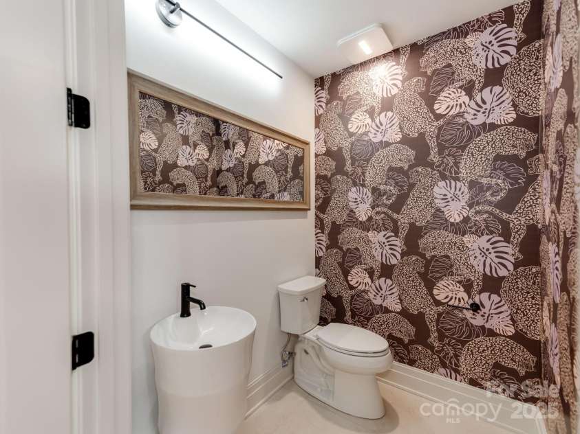 1417 Wendover Road, Charlotte, NC 28211.  MLS# CAR4242802, YatesRealty ID 4348. 