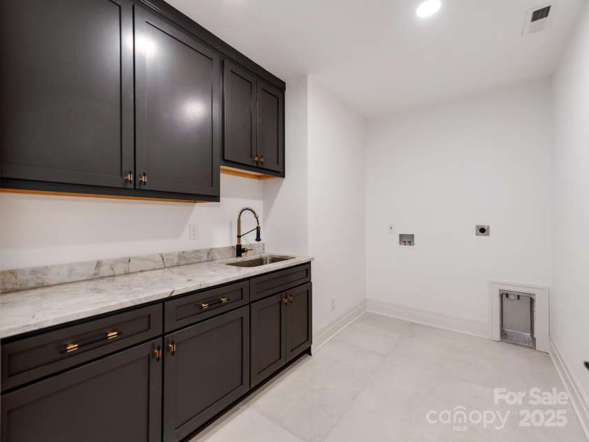 1417 Wendover Road, Charlotte, NC 28211.  MLS# CAR4242802, YatesRealty ID 4348. 