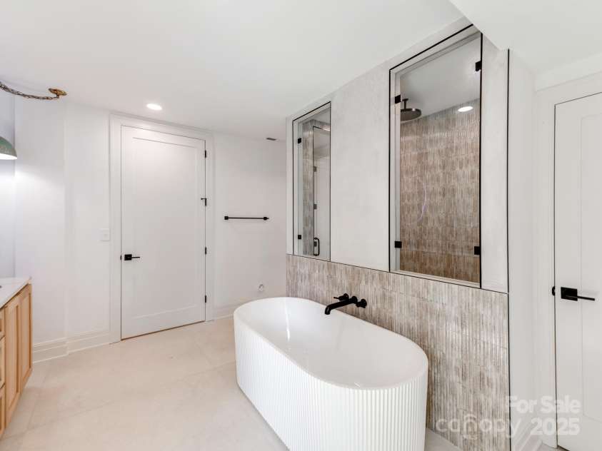 1417 Wendover Road, Charlotte, NC 28211.  MLS# CAR4242802, YatesRealty ID 4348. 