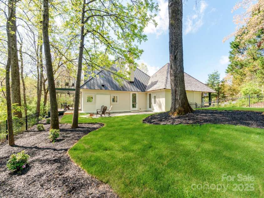 1417 Wendover Road, Charlotte, NC 28211.  MLS# CAR4242802, YatesRealty ID 4348. 