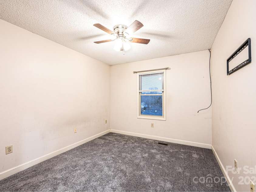 709 21st Avenue, Hickory, NC 28601.  MLS# CAR4276876, YatesRealty ID 4348. Bedroom 3