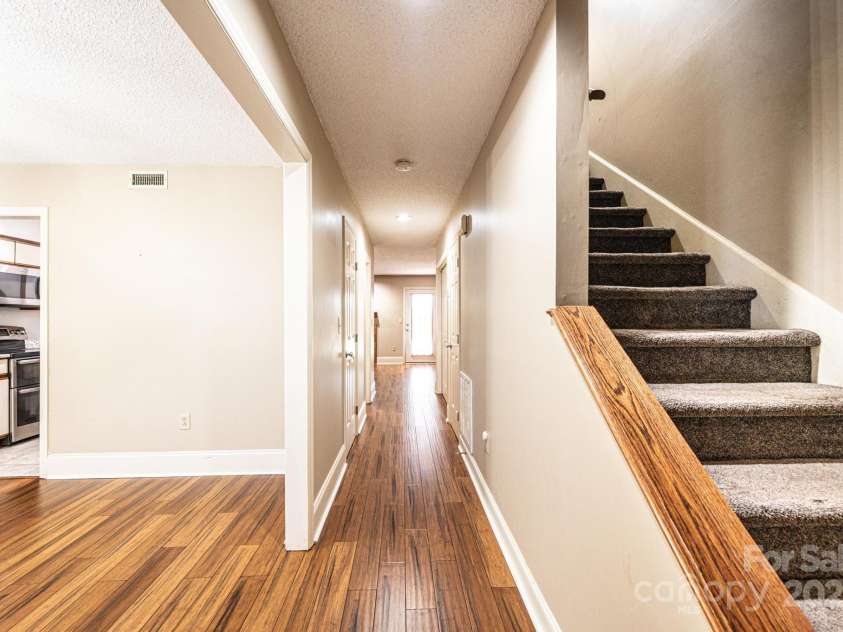 709 21st Avenue, Hickory, NC 28601.  MLS# CAR4276876, YatesRealty ID 4348. Entry