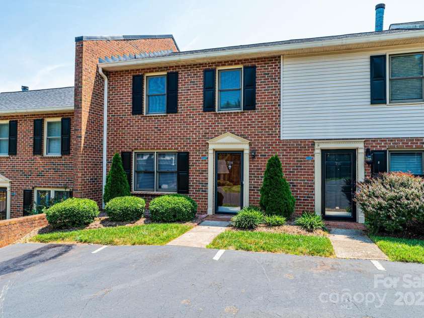 709 21st Avenue, Hickory, NC 28601.  MLS# CAR4276876, YatesRealty ID 4348. Front - Unit 709