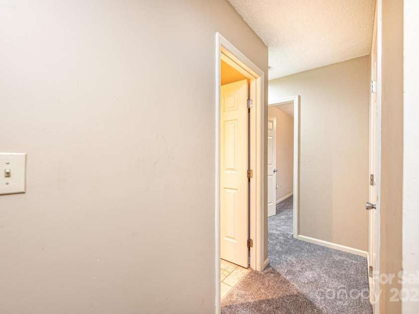 709 21st Avenue, Hickory, NC 28601.  MLS# CAR4276876, YatesRealty ID 4348. Hallway with new carpet