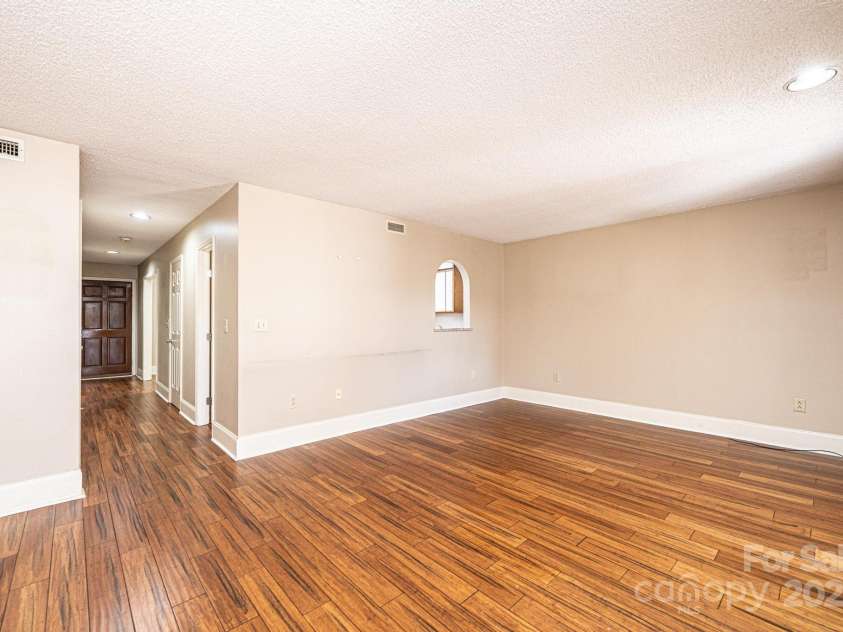 709 21st Avenue, Hickory, NC 28601.  MLS# CAR4276876, YatesRealty ID 4348. Living Room