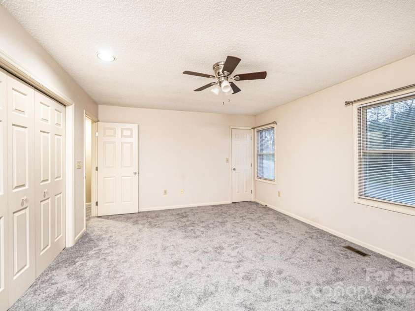 709 21st Avenue, Hickory, NC 28601.  MLS# CAR4276876, YatesRealty ID 4348. Primary BR has 2 closets