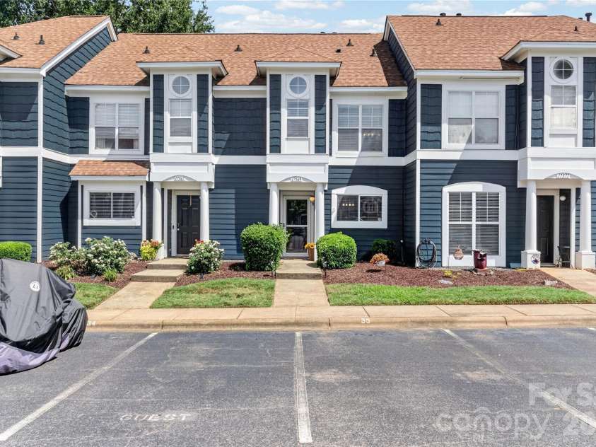 17569 Tuscany Lane, Cornelius, NC 28031.  MLS# CAR4405454, YatesRealty ID 43480. 