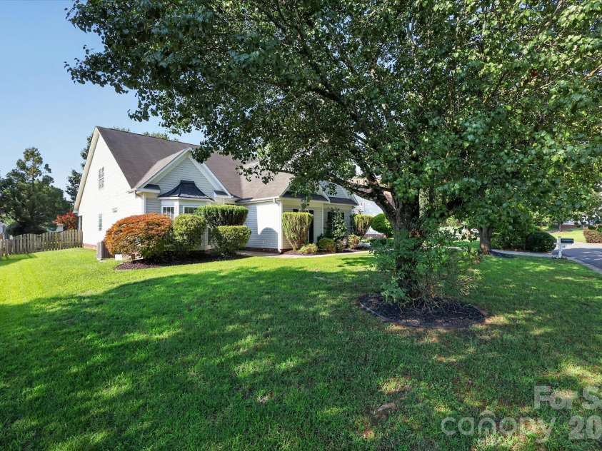 570 Surry Trace Circle, Concord, NC 28027.  MLS# CAR4400588, YatesRealty ID 43481. 