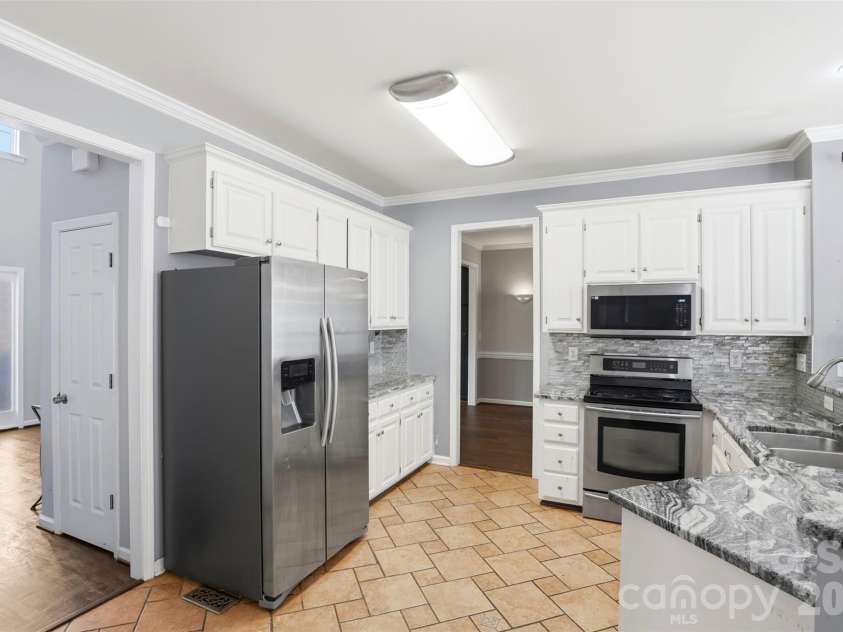12101 Carolina Oak Circle, Charlotte, NC 28273.  MLS# CAR4365632, YatesRealty ID 43483. 