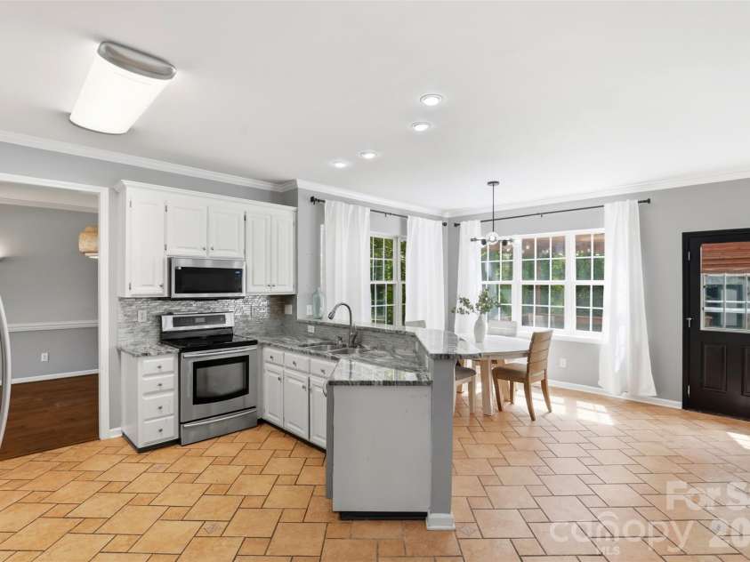 12101 Carolina Oak Circle, Charlotte, NC 28273.  MLS# CAR4365632, YatesRealty ID 43483. 