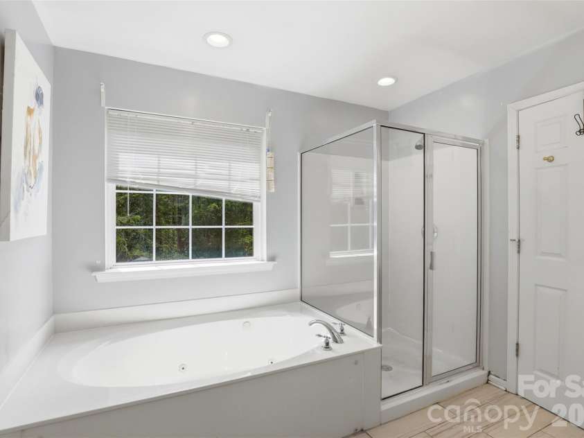 12101 Carolina Oak Circle, Charlotte, NC 28273.  MLS# CAR4365632, YatesRealty ID 43483. 