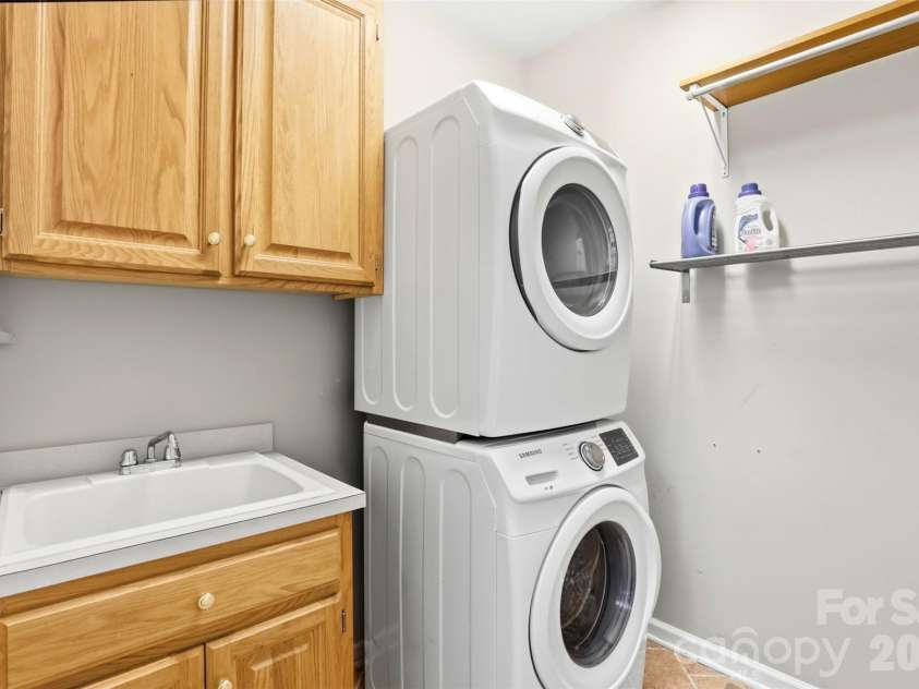 12101 Carolina Oak Circle, Charlotte, NC 28273.  MLS# CAR4365632, YatesRealty ID 43483. 
