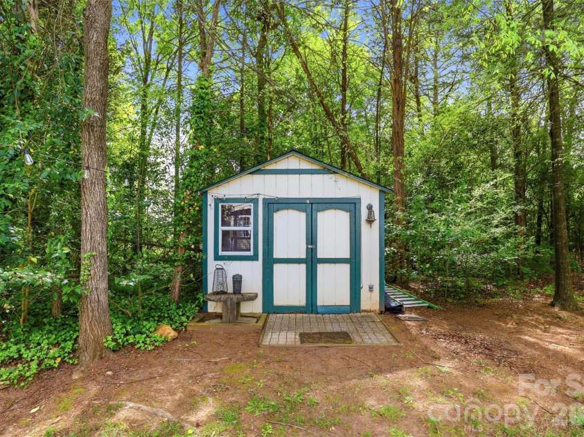 12101 Carolina Oak Circle, Charlotte, NC 28273.  MLS# CAR4365632, YatesRealty ID 43483. 