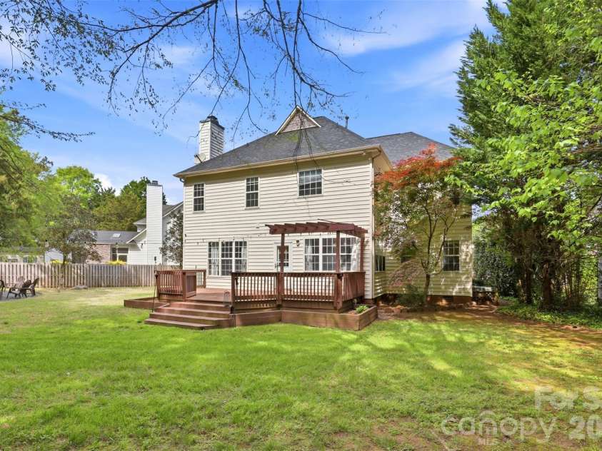 12101 Carolina Oak Circle, Charlotte, NC 28273.  MLS# CAR4365632, YatesRealty ID 43483. 