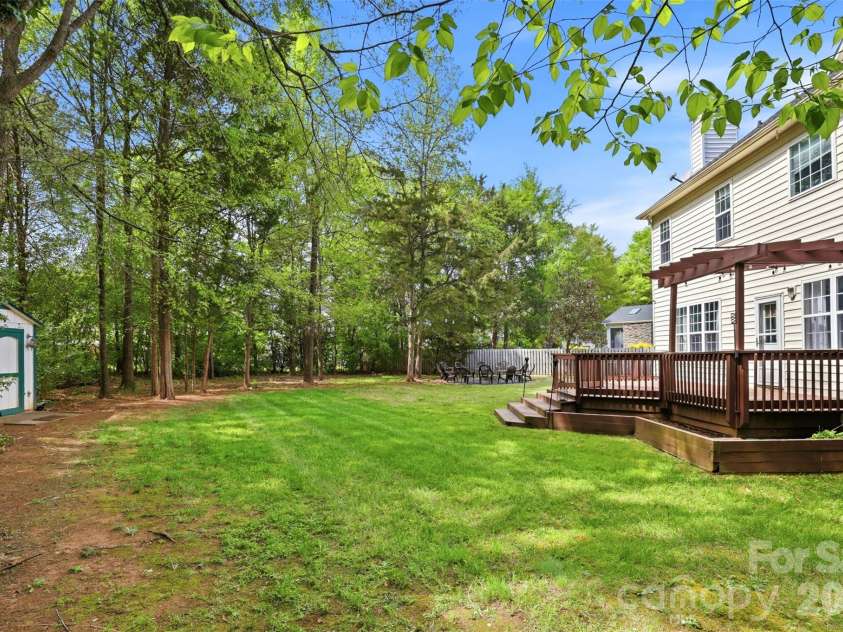 12101 Carolina Oak Circle, Charlotte, NC 28273.  MLS# CAR4365632, YatesRealty ID 43483. 