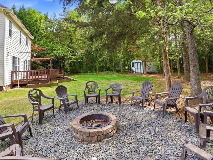 12101 Carolina Oak Circle, Charlotte, NC 28273.  MLS# CAR4365632, YatesRealty ID 43483. 