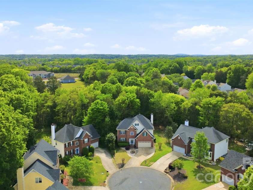 12101 Carolina Oak Circle, Charlotte, NC 28273.  MLS# CAR4365632, YatesRealty ID 43483. 